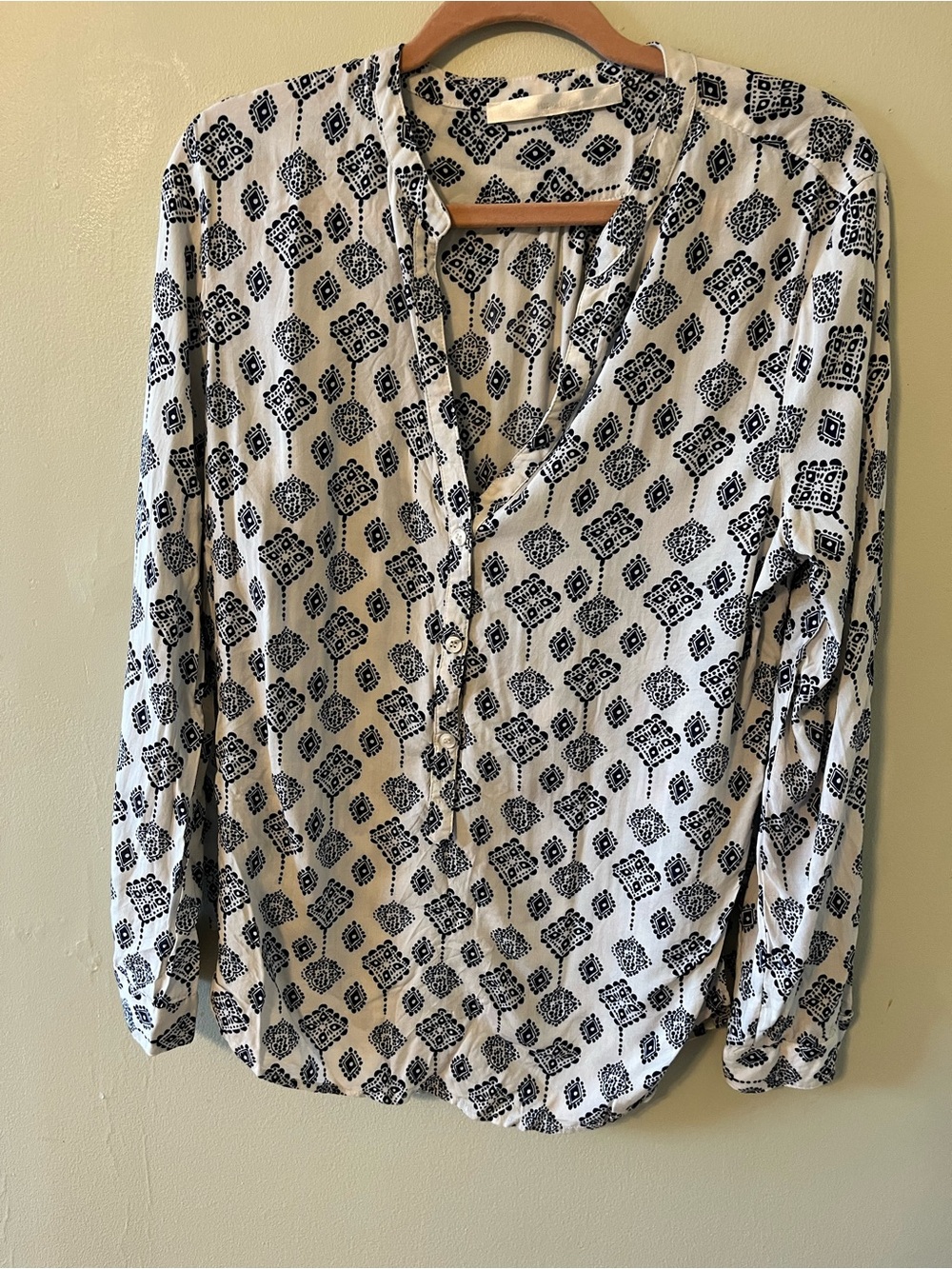 fun 2 fun White Blouse with Navy Geometric Print Boho chic. Contemporary casual